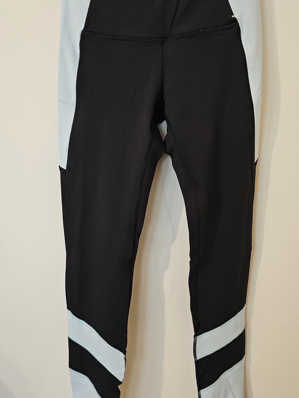 CALIA by Carrie Underwood Size XS Black and Light Blue Athletic Joggers